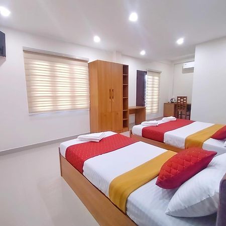 Lavender Arcade Lägenhet Kochi Exteriör bild